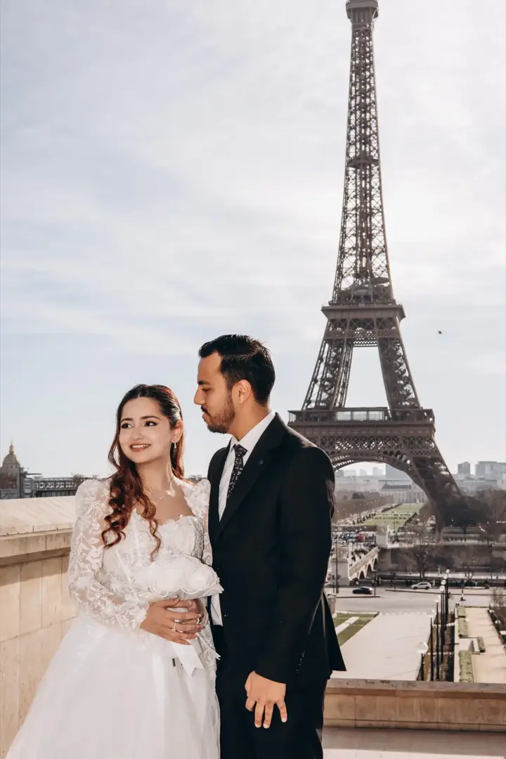 Wedding day Paris Eiffel Tower bride groom